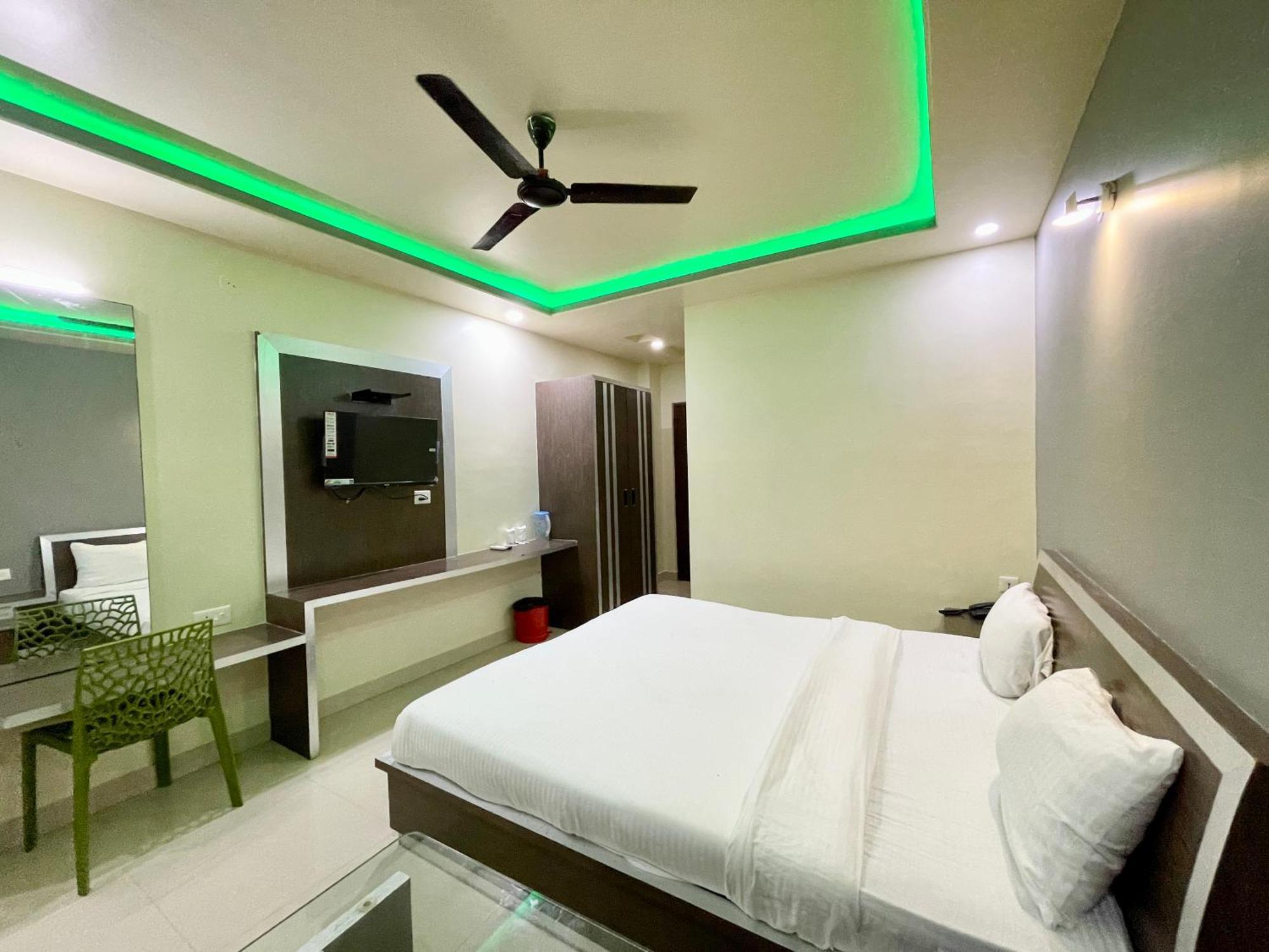 Hotel Trends In Пурі Екстер'єр фото