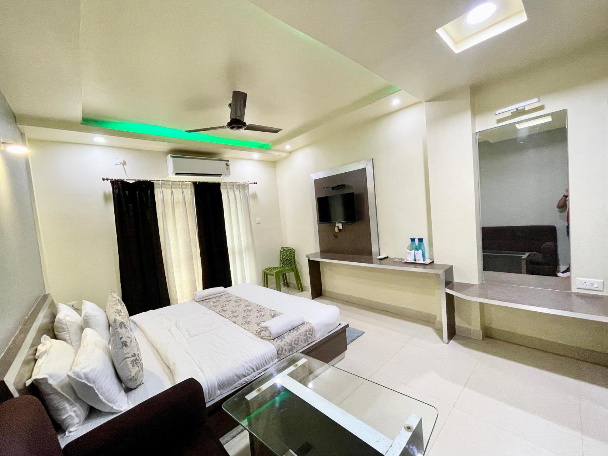 Hotel Trends In Пурі Екстер'єр фото