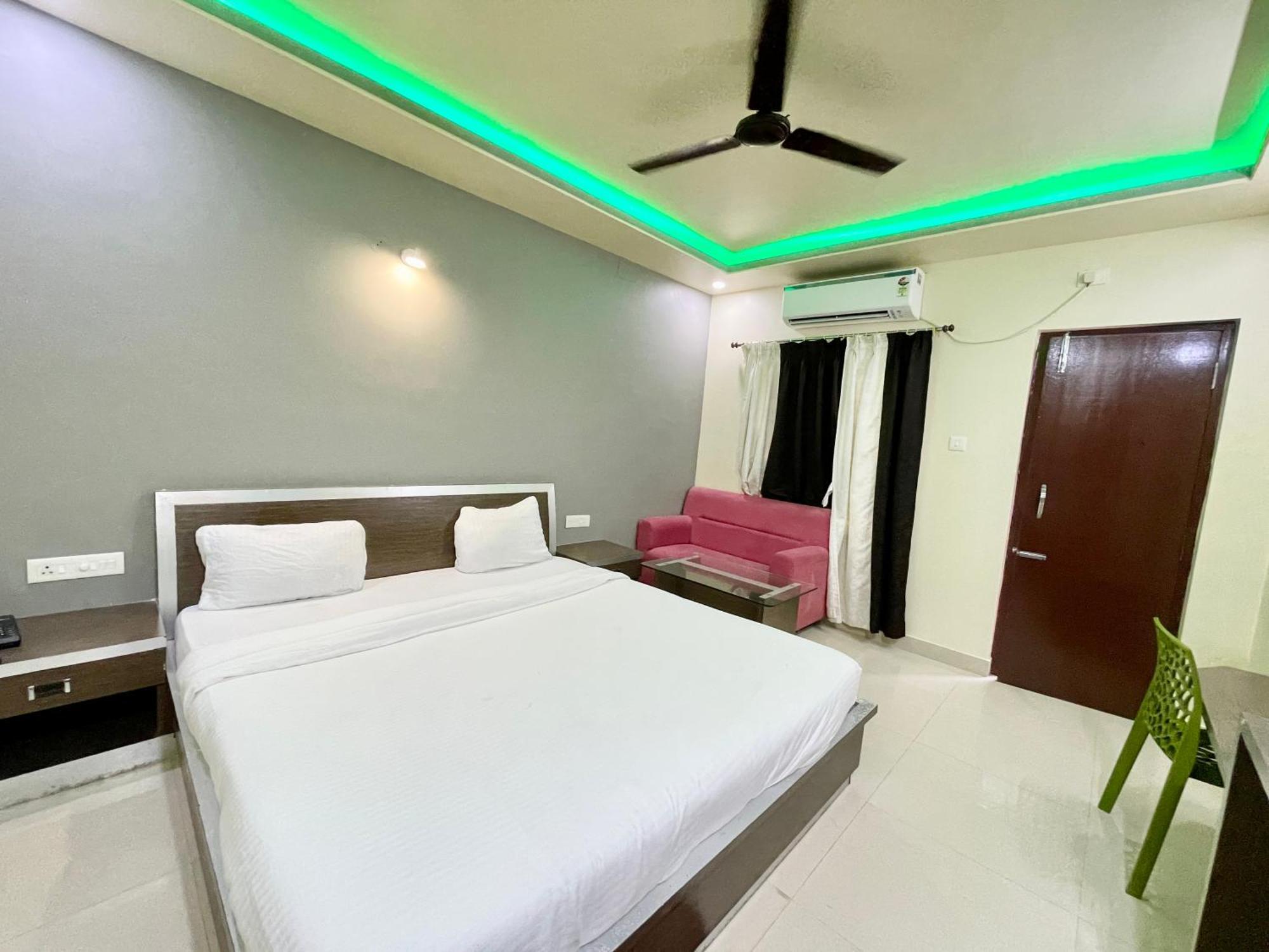 Hotel Trends In Пурі Екстер'єр фото